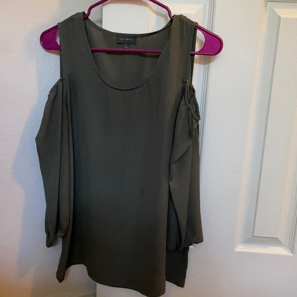 Shoulder cut out shirt